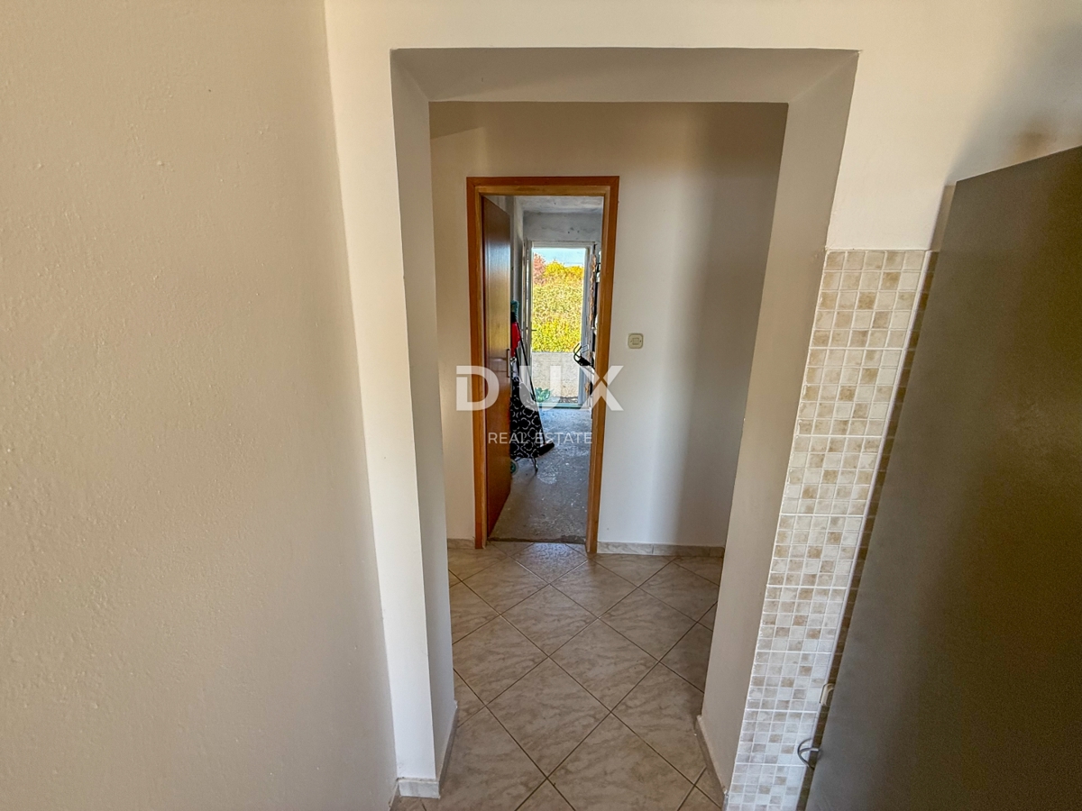 ZADAR, POSEDARJE - casa indipendente prima fila al mare di Novigrad con ampio cortile