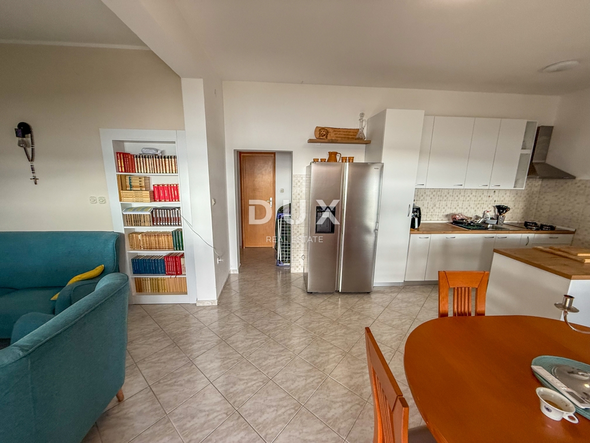 ZADAR, POSEDARJE - casa indipendente prima fila al mare di Novigrad con ampio cortile