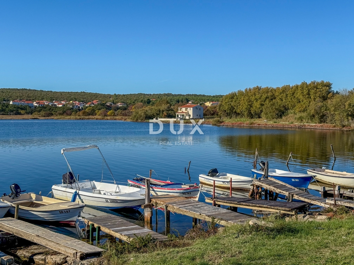 ZADAR, POSEDARJE - casa indipendente prima fila al mare di Novigrad con ampio cortile