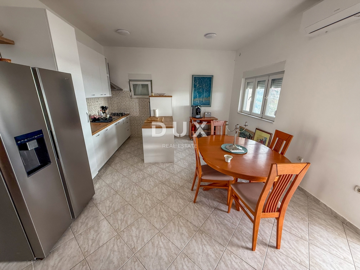 ZADAR, POSEDARJE - casa indipendente prima fila al mare di Novigrad con ampio cortile