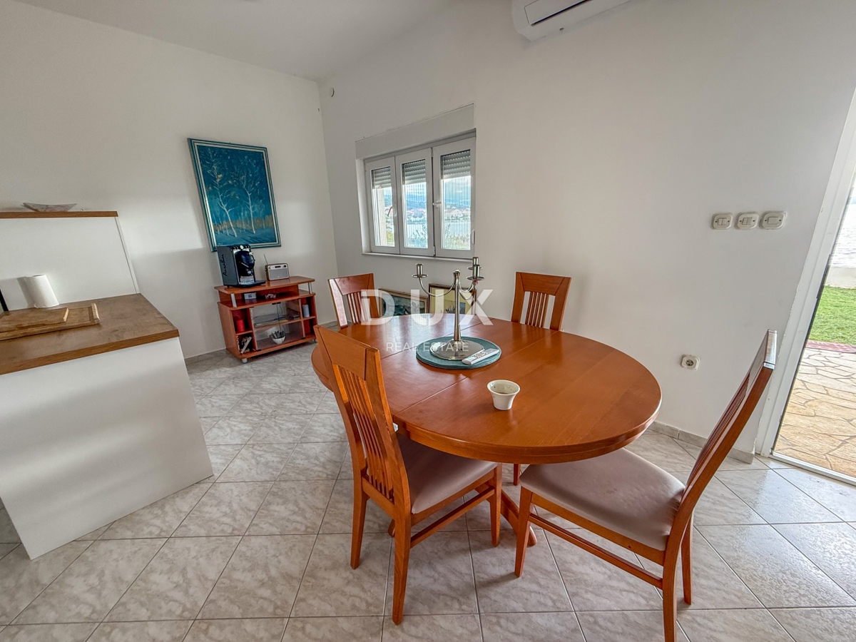 ZADAR, POSEDARJE - casa indipendente prima fila al mare di Novigrad con ampio cortile