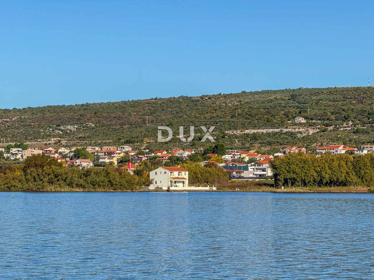 ZADAR, POSEDARJE - casa indipendente prima fila al mare di Novigrad con ampio cortile