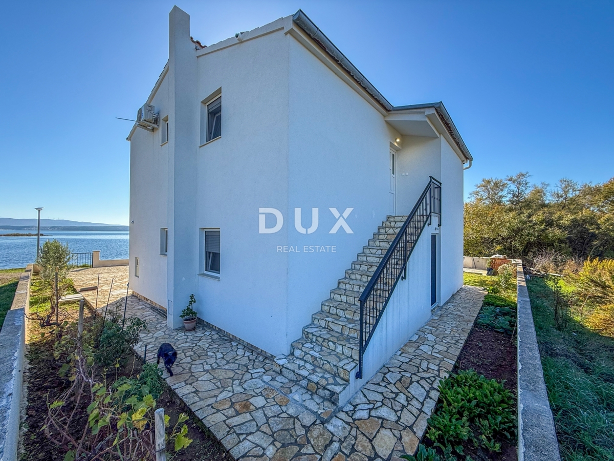 ZADAR, POSEDARJE - casa indipendente prima fila al mare di Novigrad con ampio cortile