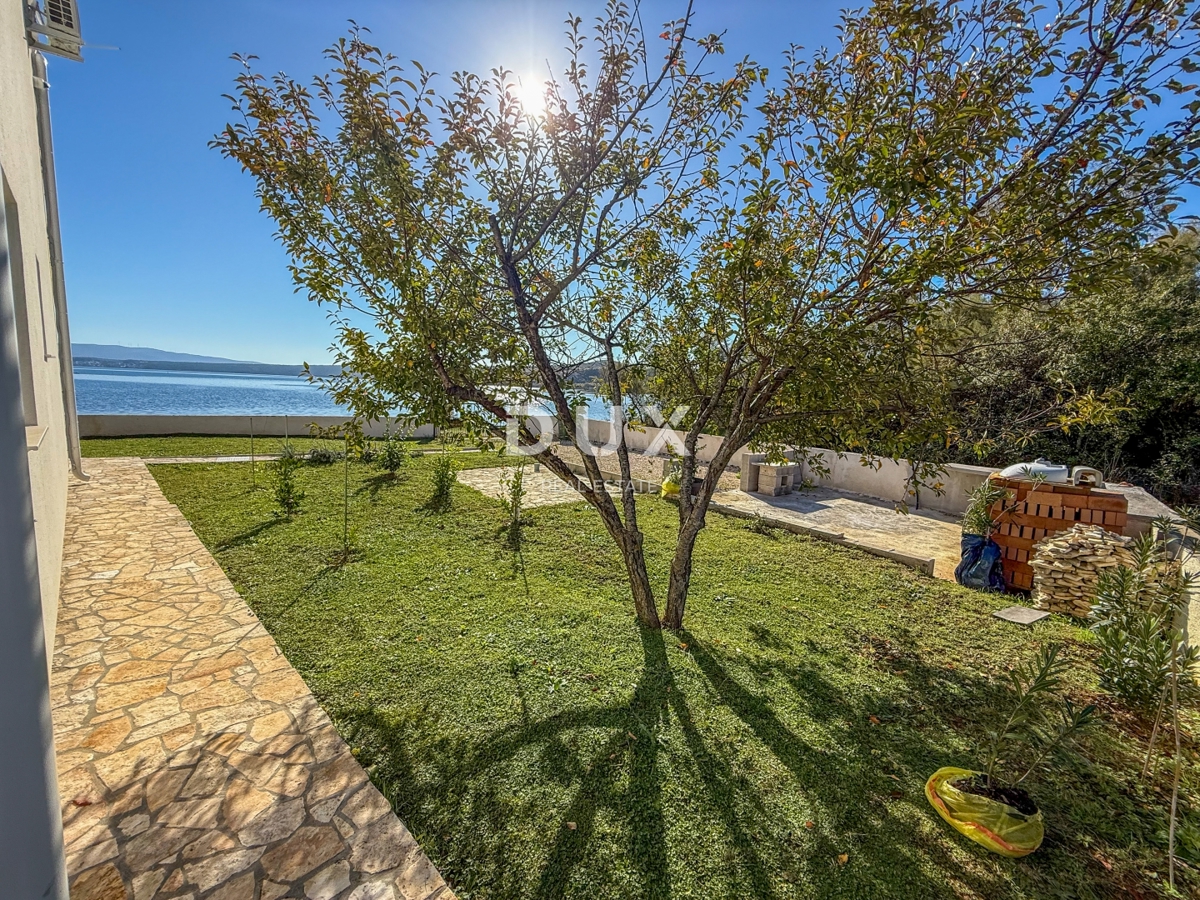 ZADAR, POSEDARJE - casa indipendente prima fila al mare di Novigrad con ampio cortile