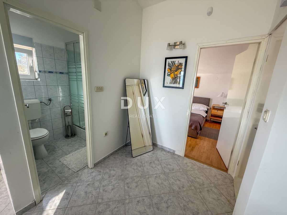 ZADAR, POSEDARJE - casa indipendente prima fila al mare di Novigrad con ampio cortile