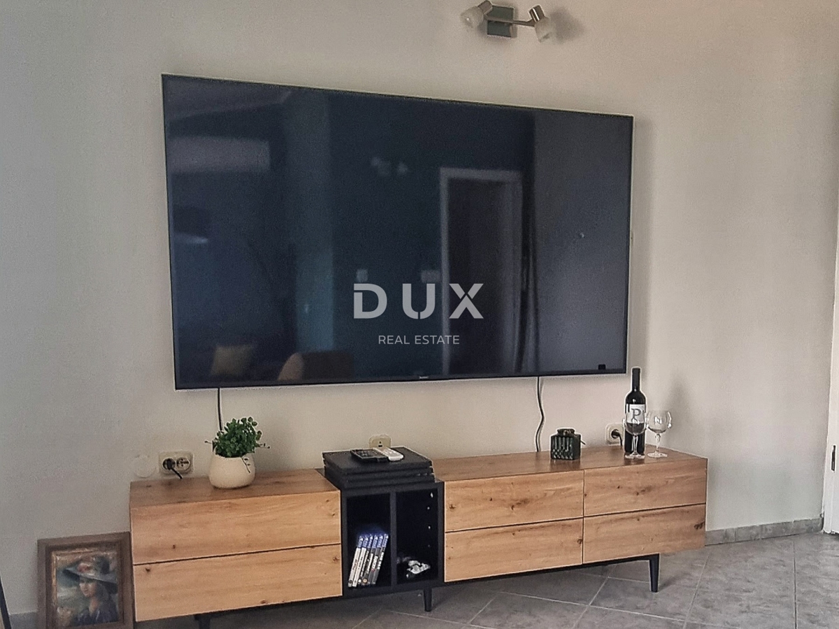 ZADAR, POSEDARJE - casa indipendente prima fila al mare di Novigrad con ampio cortile