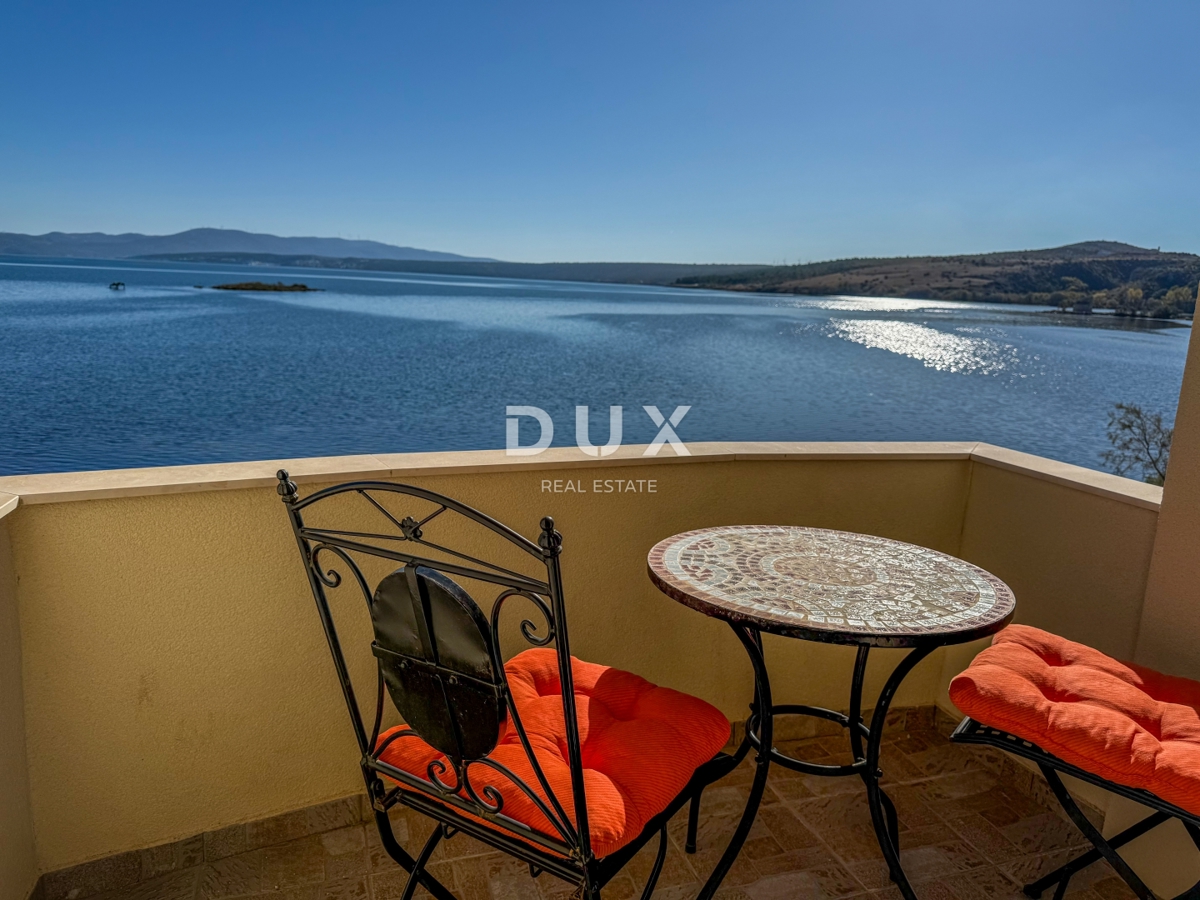 ZADAR, POSEDARJE - casa indipendente prima fila al mare di Novigrad con ampio cortile