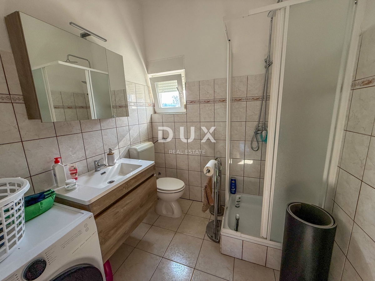 ZADAR, POSEDARJE - casa indipendente prima fila al mare di Novigrad con ampio cortile