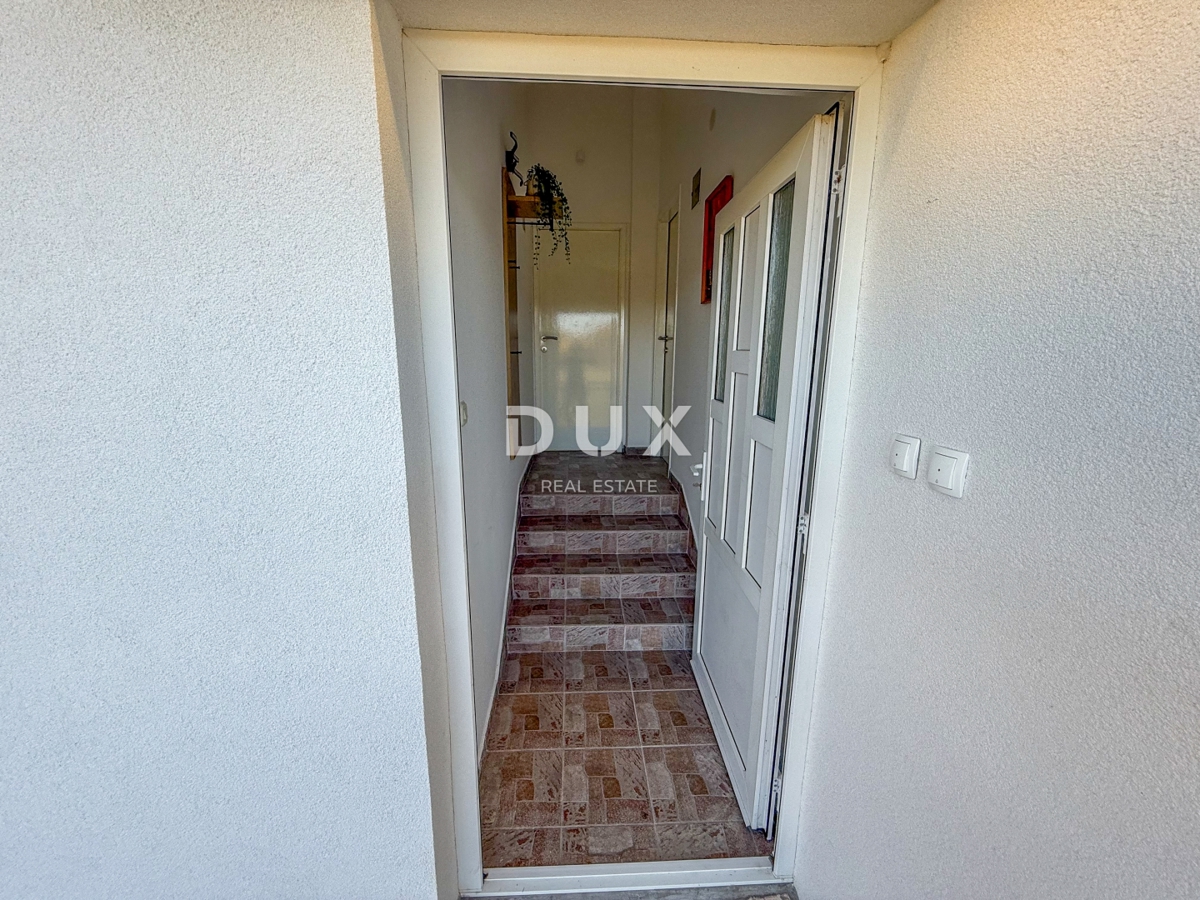 ZADAR, POSEDARJE - casa indipendente prima fila al mare di Novigrad con ampio cortile