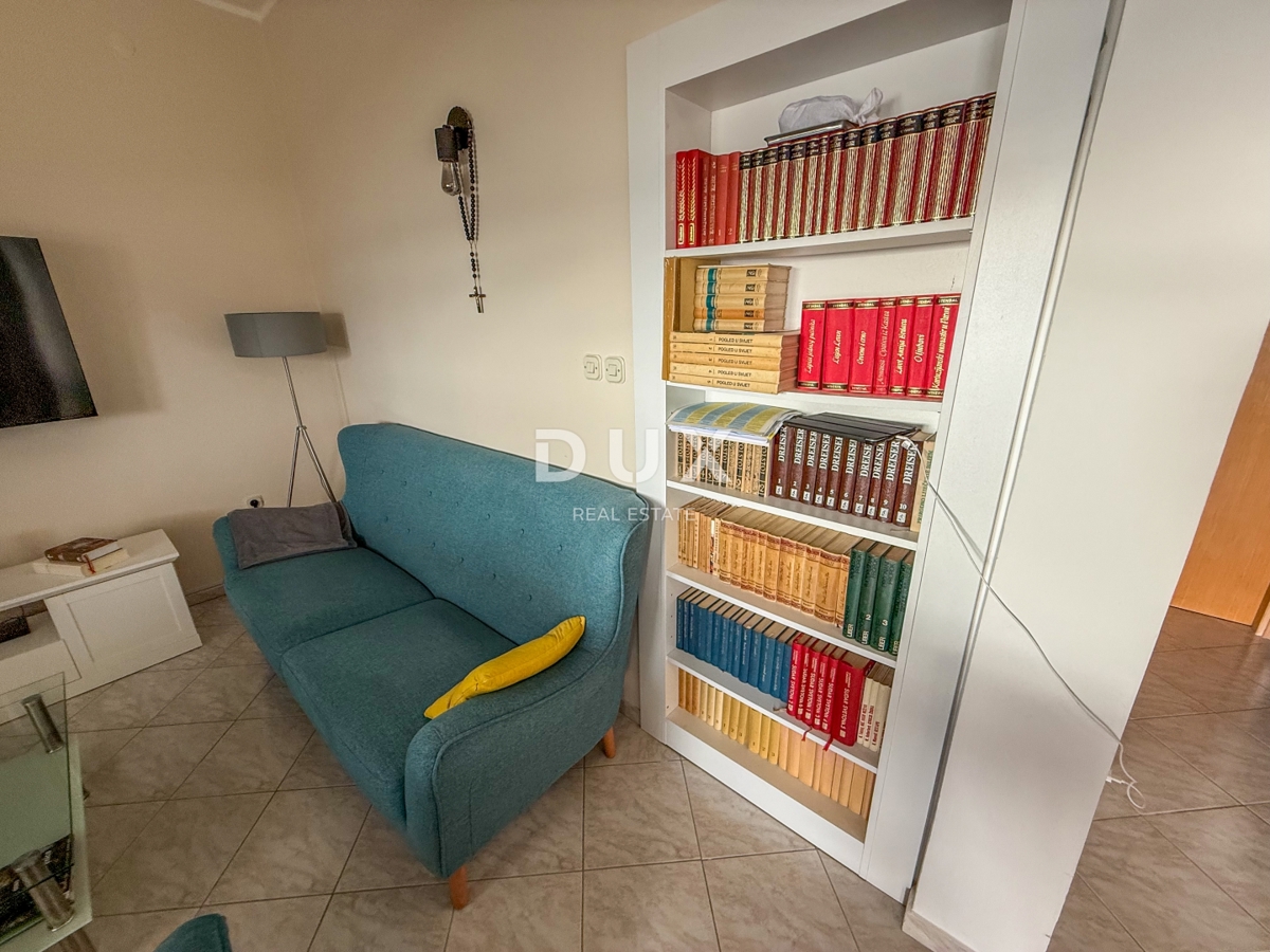 ZADAR, POSEDARJE - casa indipendente prima fila al mare di Novigrad con ampio cortile