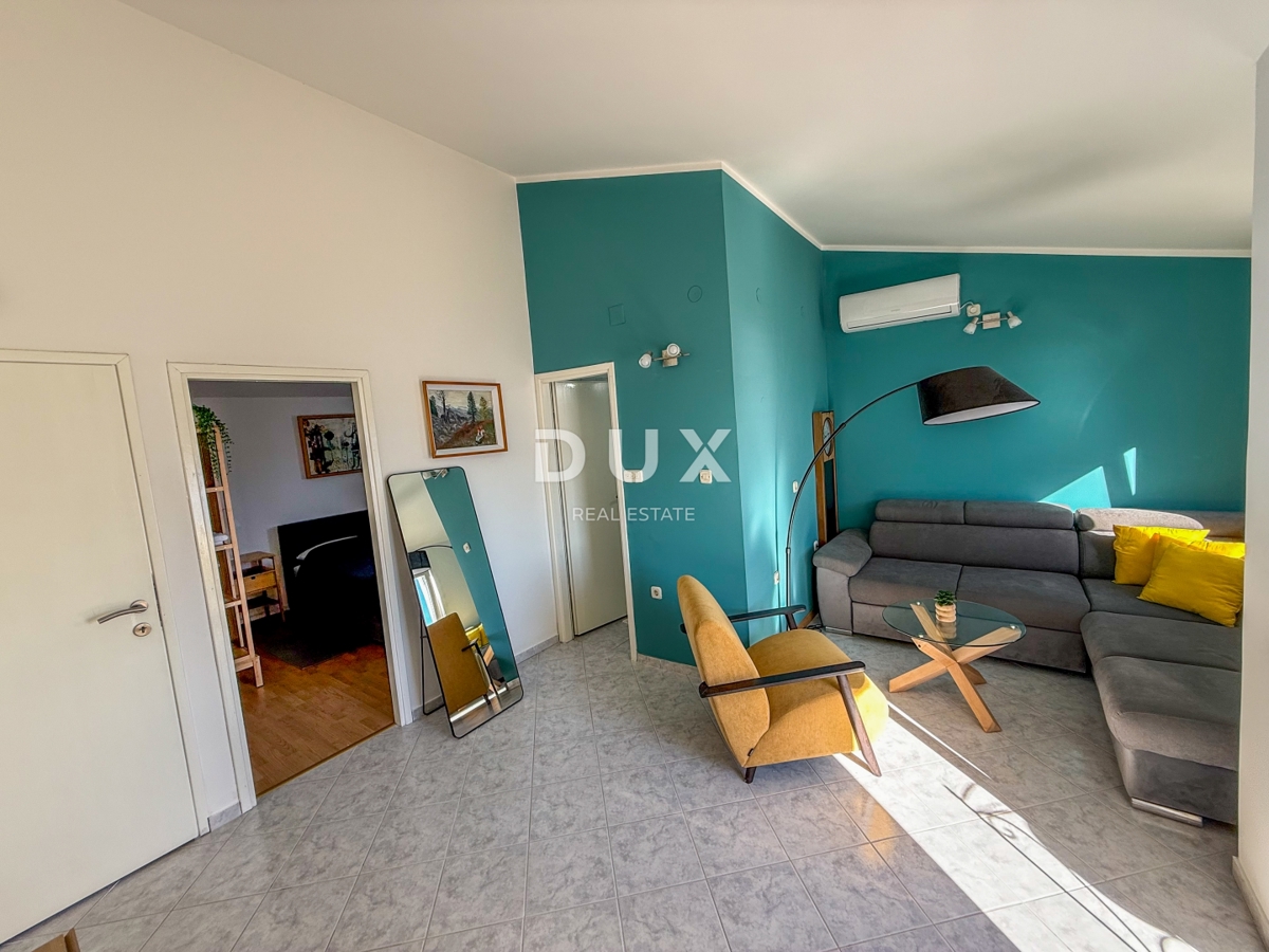 ZADAR, POSEDARJE - casa indipendente prima fila al mare di Novigrad con ampio cortile