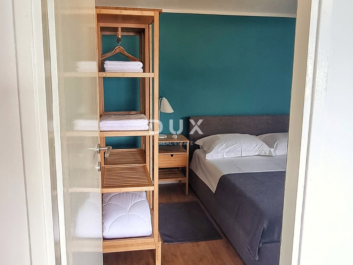 ZADAR, POSEDARJE - casa indipendente prima fila al mare di Novigrad con ampio cortile