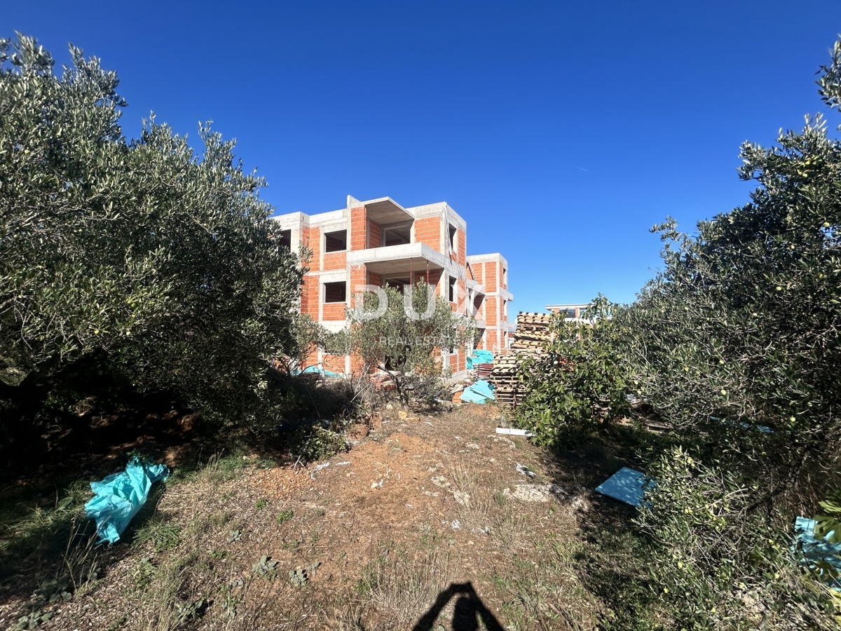 ŠIBENIK, VODICE - Appartamento con due camere da letto in un nuovo edificio con un'ampia terrazza e una splendida vista sul mare!
