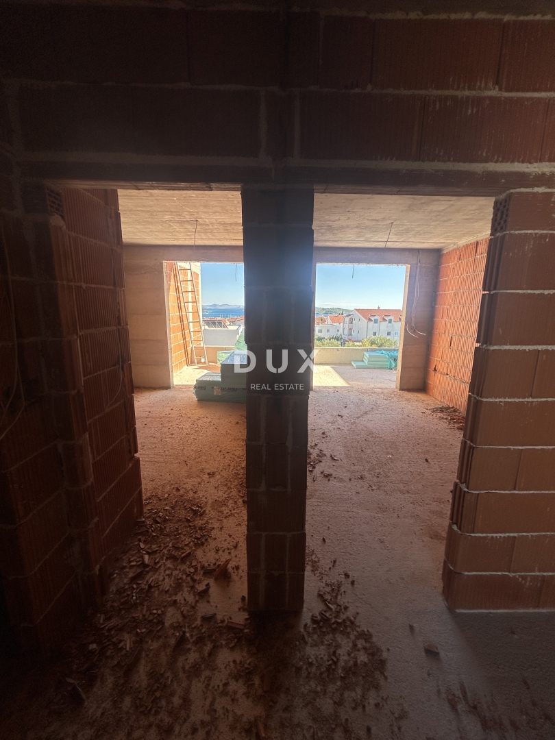 ŠIBENIK, VODICE - Appartamento con due camere da letto in un nuovo edificio con un'ampia terrazza e una splendida vista sul mare!
