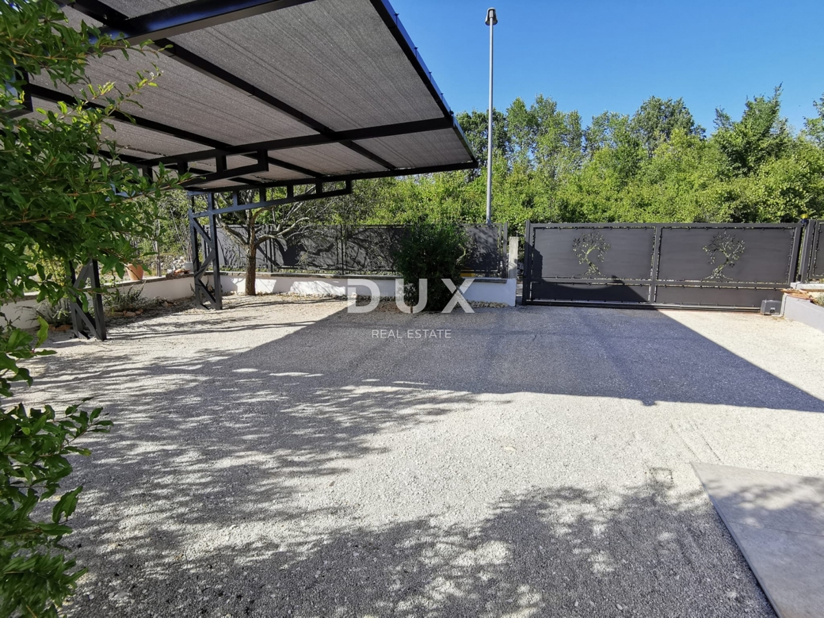 ISTRIA, ROVIGNO - Moderna casa a un piano con piscina