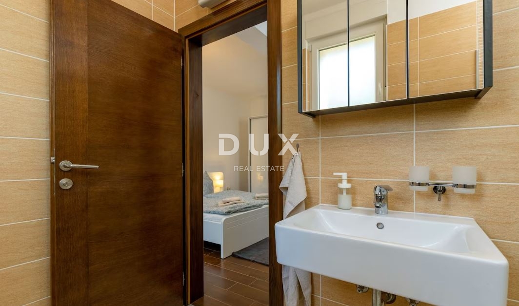 ISTRIA, ROVIGNO - Moderna casa a un piano con piscina