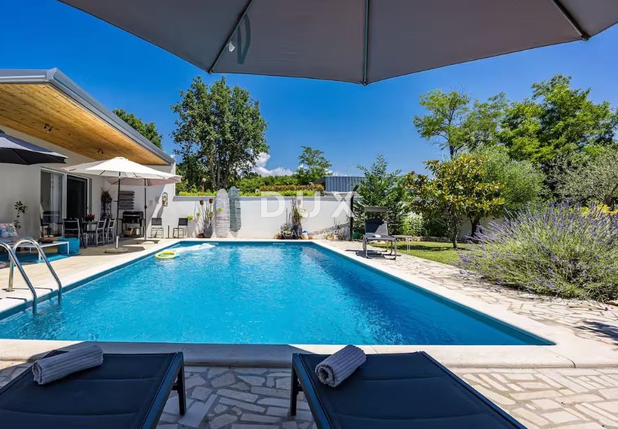 ISTRIA, ROVIGNO - Moderna casa a un piano con piscina