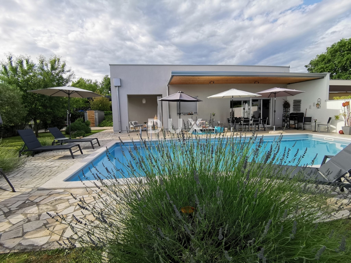 ISTRIA, ROVIGNO - Moderna casa a un piano con piscina