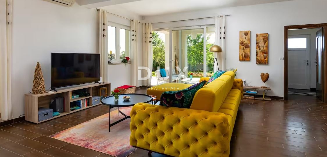 ISTRIA, ROVIGNO - Moderna casa a un piano con piscina