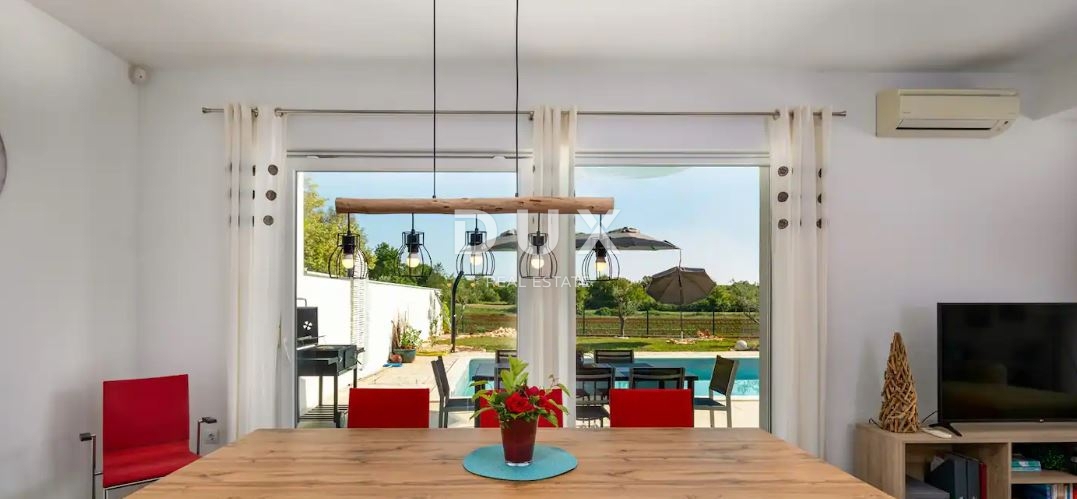 ISTRIA, ROVIGNO - Moderna casa a un piano con piscina