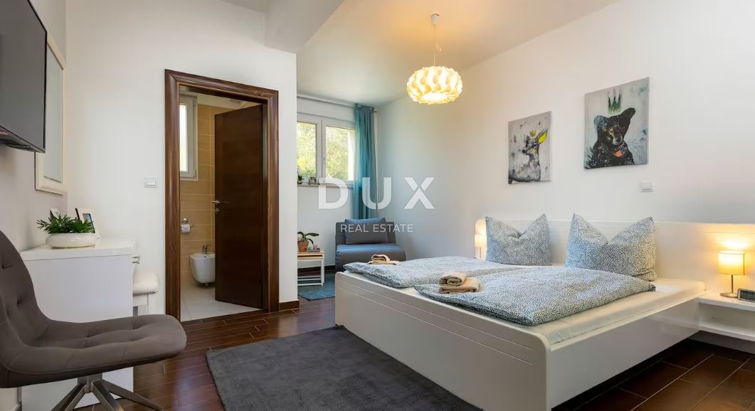 ISTRIA, ROVIGNO - Moderna casa a un piano con piscina