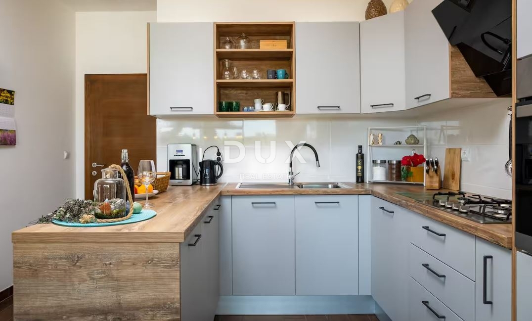 ISTRIA, ROVIGNO - Moderna casa a un piano con piscina