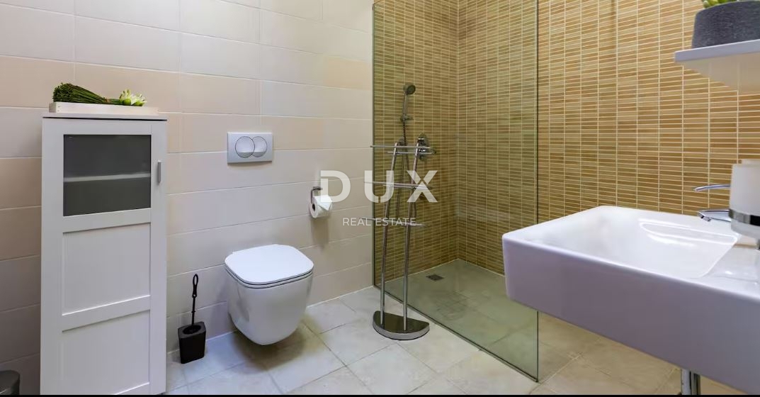 ISTRIA, ROVIGNO - Moderna casa a un piano con piscina