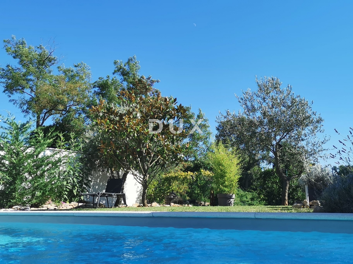 ISTRIA, ROVIGNO - Moderna casa a un piano con piscina