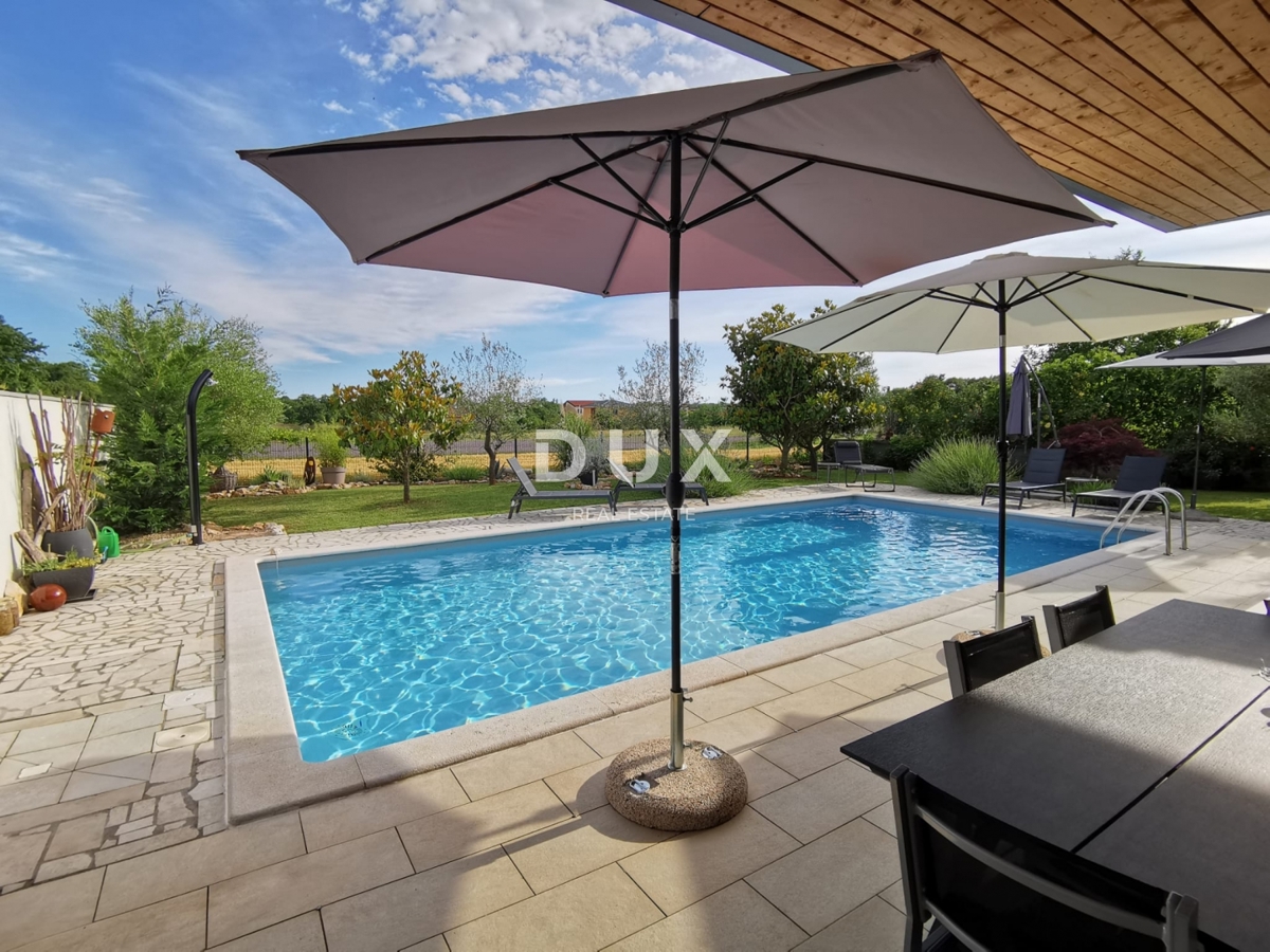 ISTRIA, ROVIGNO - Moderna casa a un piano con piscina