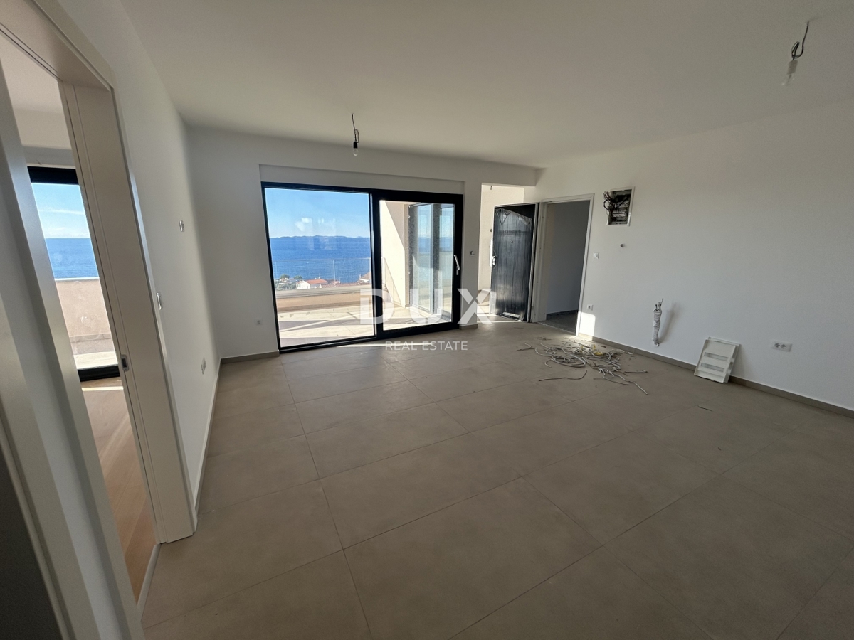 PRIMOŠTEN, DOLAC – Attico con splendida vista mare! OCCASIONE!