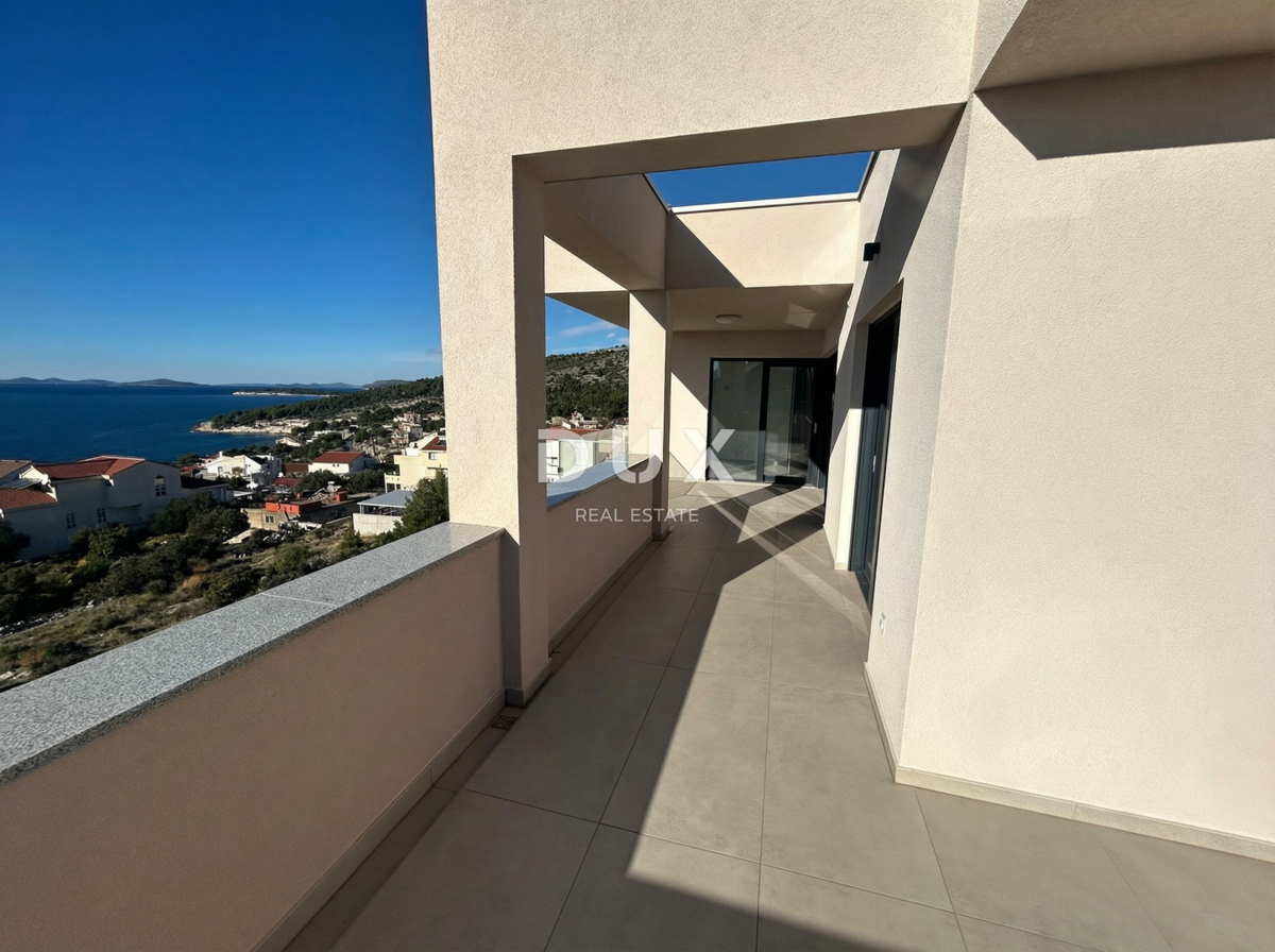 PRIMOŠTEN, DOLAC – Attico con splendida vista mare! OCCASIONE!