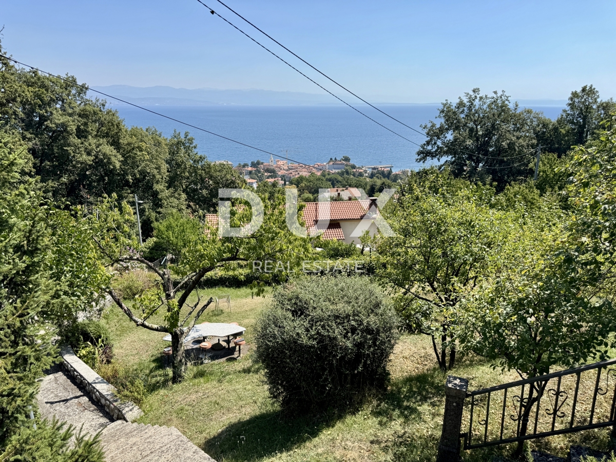 ABBAZIA, LOVRAN - nuovo - 2 bellissimi terreni edificabili per una casa familiare o una villa con piscina con vista sul mare