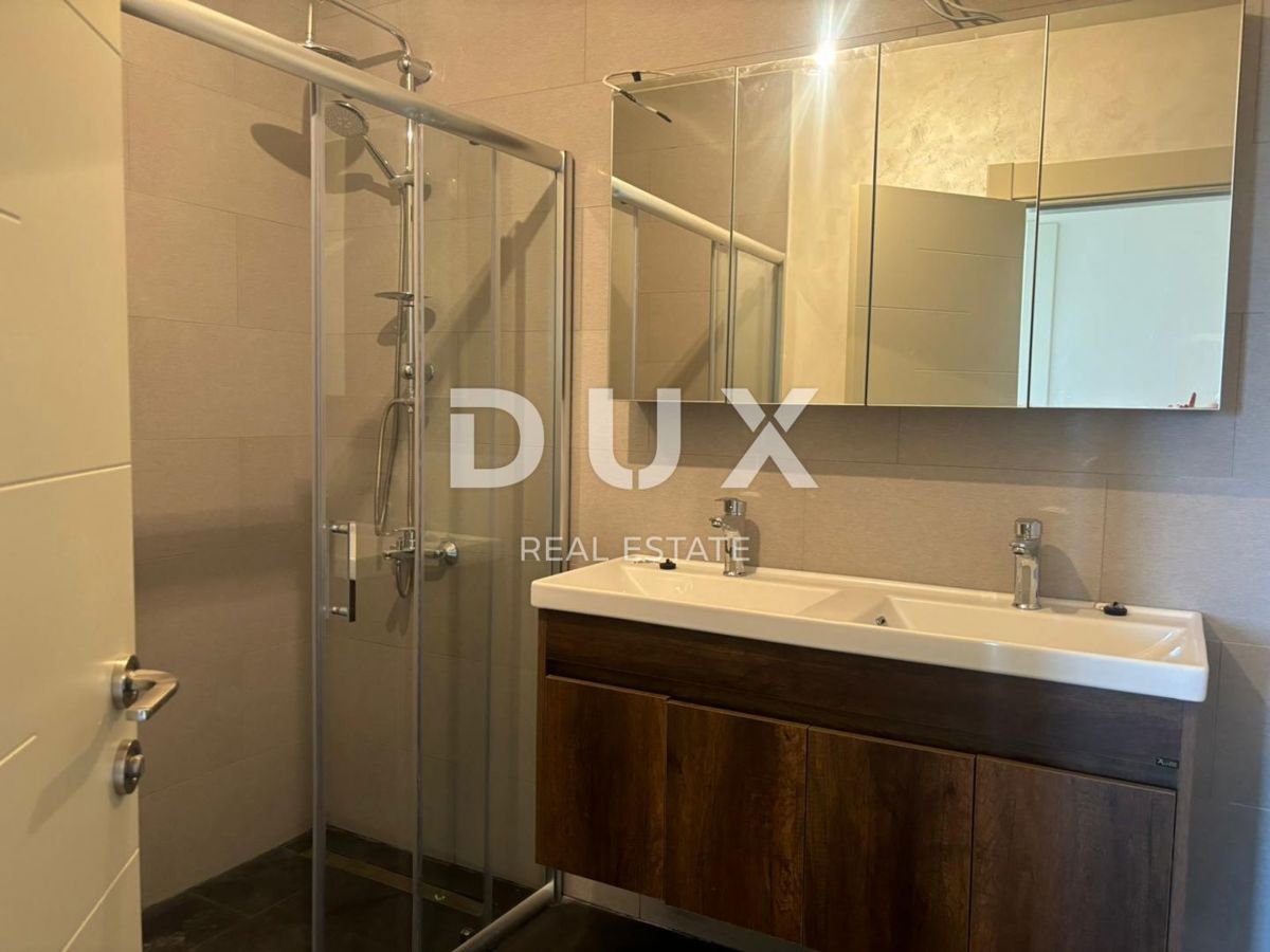 ISTRIA, PARENZO - Attico esclusivo con terrazza sul tetto e vista mare aperta! SCONTATO!