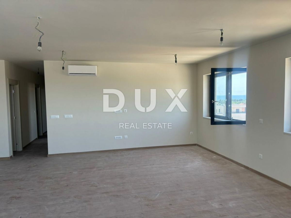 ISTRIA, PARENZO - Attico esclusivo con terrazza sul tetto e vista mare aperta! SCONTATO!