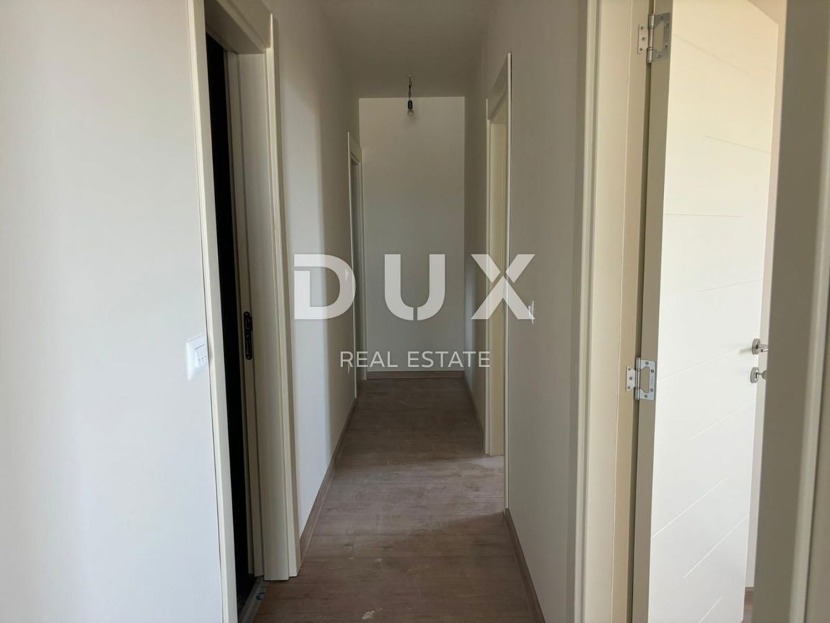 ISTRIA, PARENZO - Attico esclusivo con terrazza sul tetto e vista mare aperta! SCONTATO!