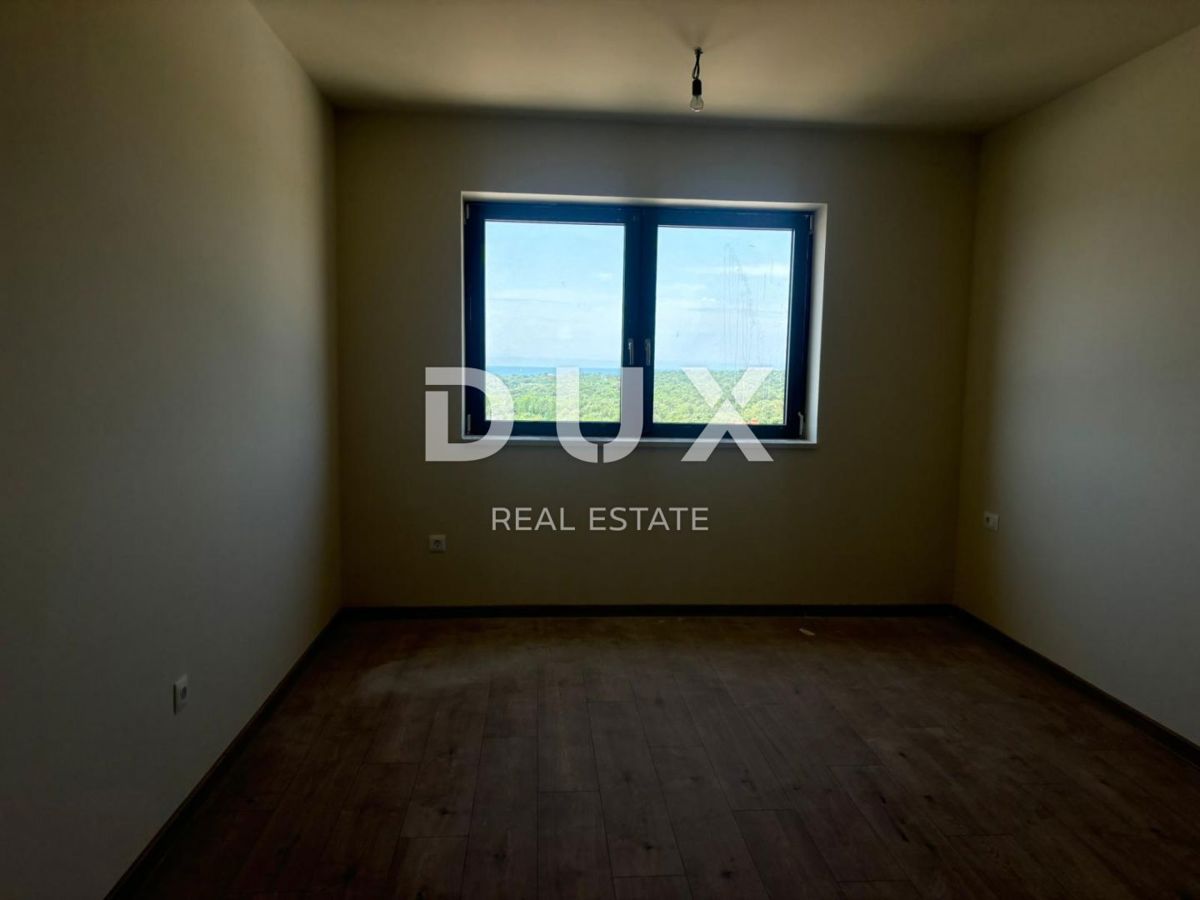 ISTRIA, PARENZO - Attico esclusivo con terrazza sul tetto e vista mare aperta! SCONTATO!