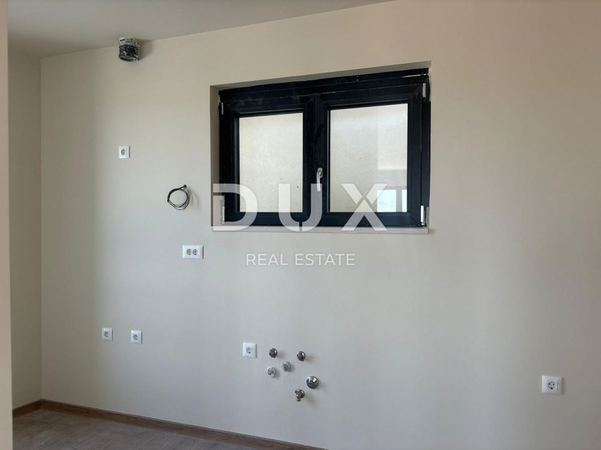 ISTRIA, PARENZO - Attico esclusivo con terrazza sul tetto e vista mare aperta! SCONTATO!