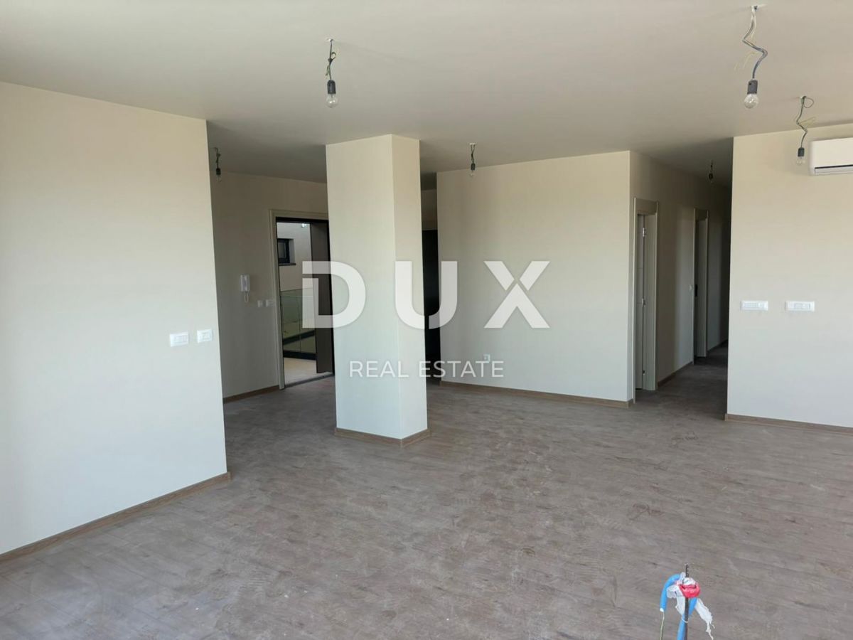 ISTRIA, PARENZO - Attico esclusivo con terrazza sul tetto e vista mare aperta! SCONTATO!