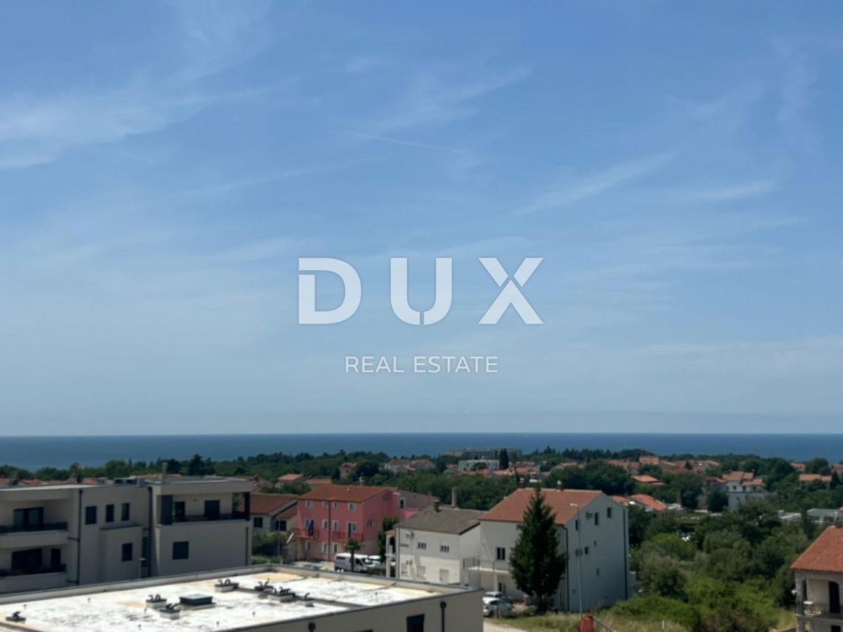 ISTRIA, PARENZO - Attico esclusivo con terrazza sul tetto e vista mare aperta! SCONTATO!