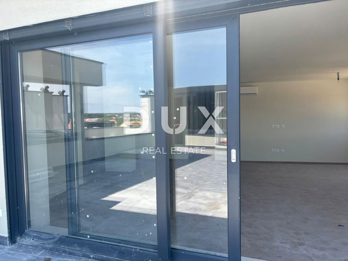 ISTRIA, PARENZO - Attico esclusivo con terrazza sul tetto e vista mare aperta! SCONTATO!