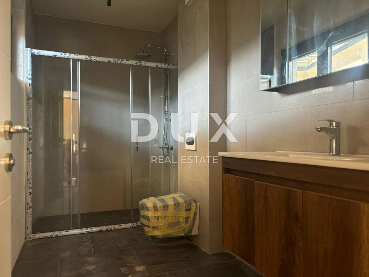 ISTRIA, PARENZO - Attico esclusivo con terrazza sul tetto e vista mare aperta! SCONTATO!