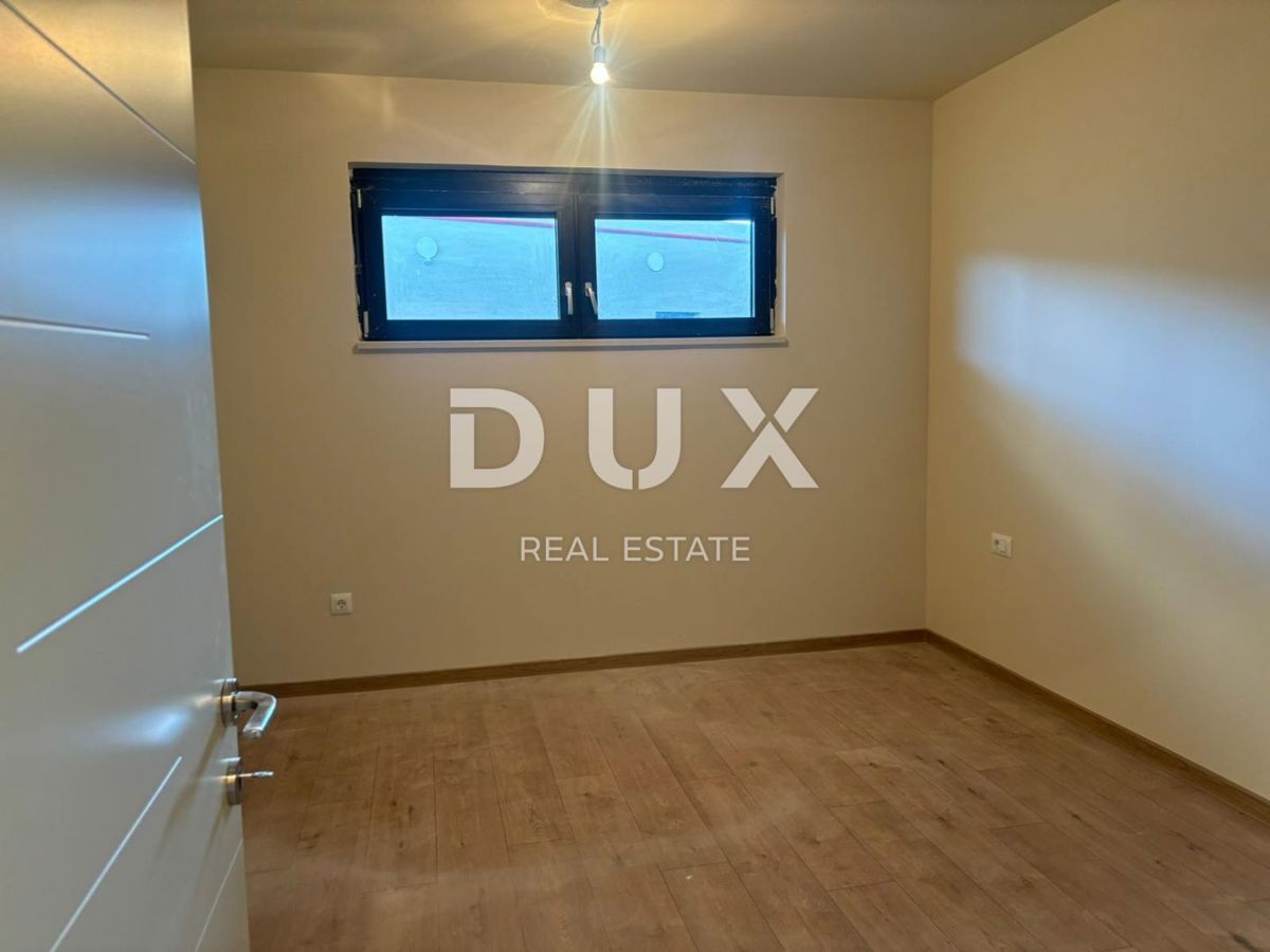 ISTRIA, PARENZO - Attico esclusivo con terrazza sul tetto e vista mare aperta! SCONTATO!