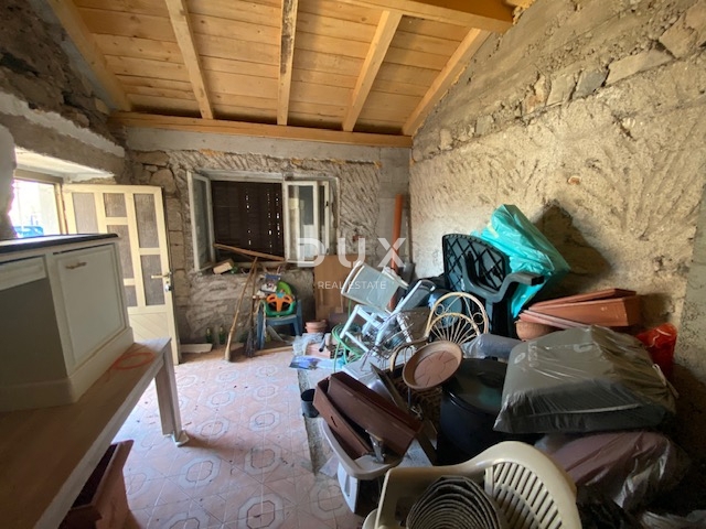 RIJEKA, VIŠKOVO - casa e annesso + cortile con vista mare! OPPORTUNITÀ!