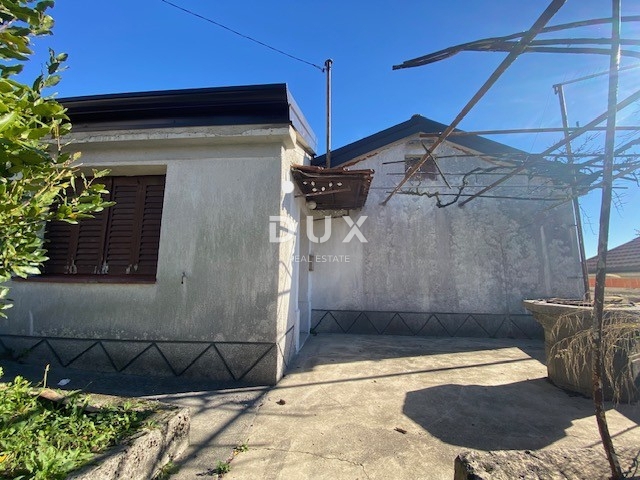 RIJEKA, VIŠKOVO - casa e annesso + cortile con vista mare! OPPORTUNITÀ!