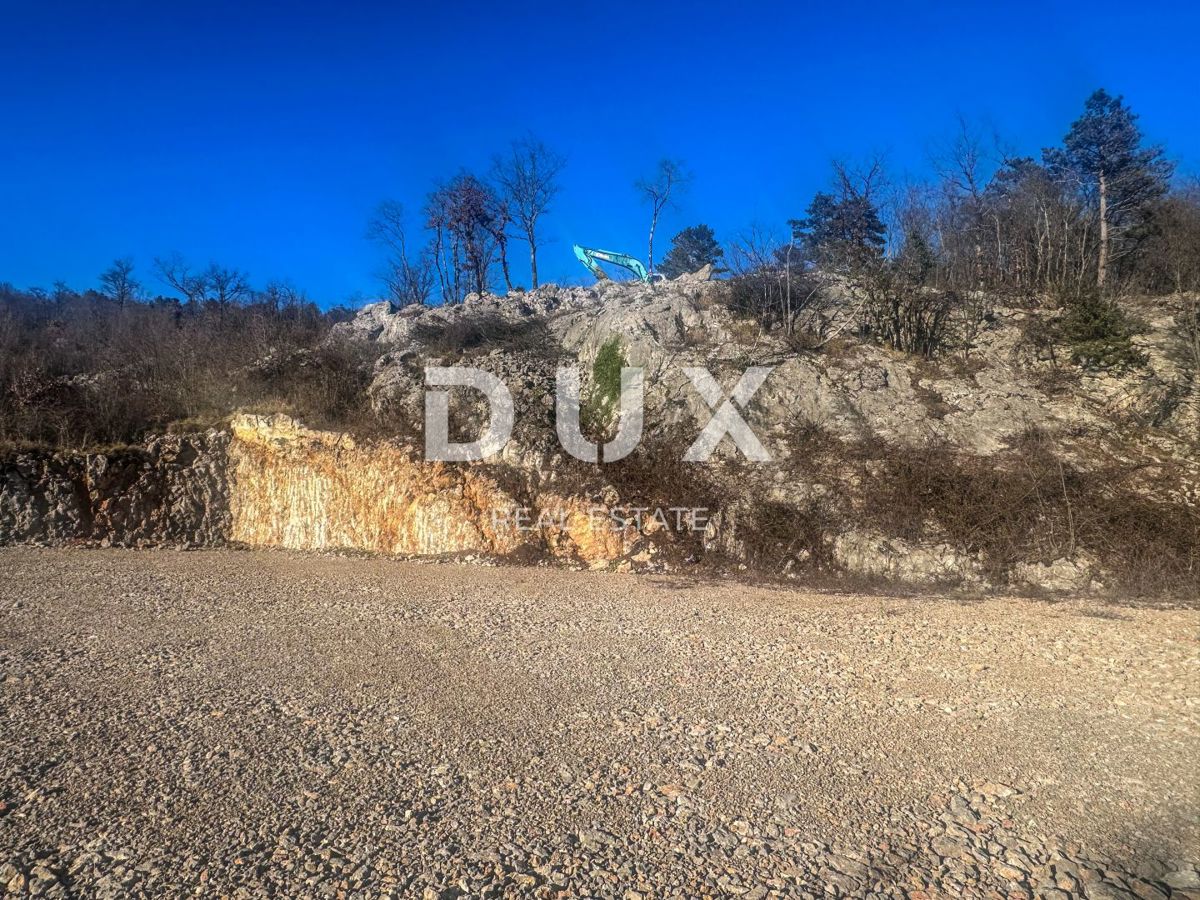 KLANA, ŠKALNICA - Terreno edificabile in splendida posizione. Vista mare!