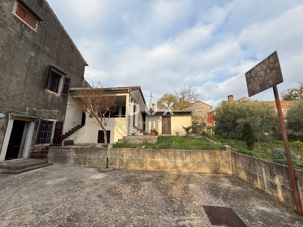ISTRIA, PARENZO - Autentica casa istriana con due unità abitative