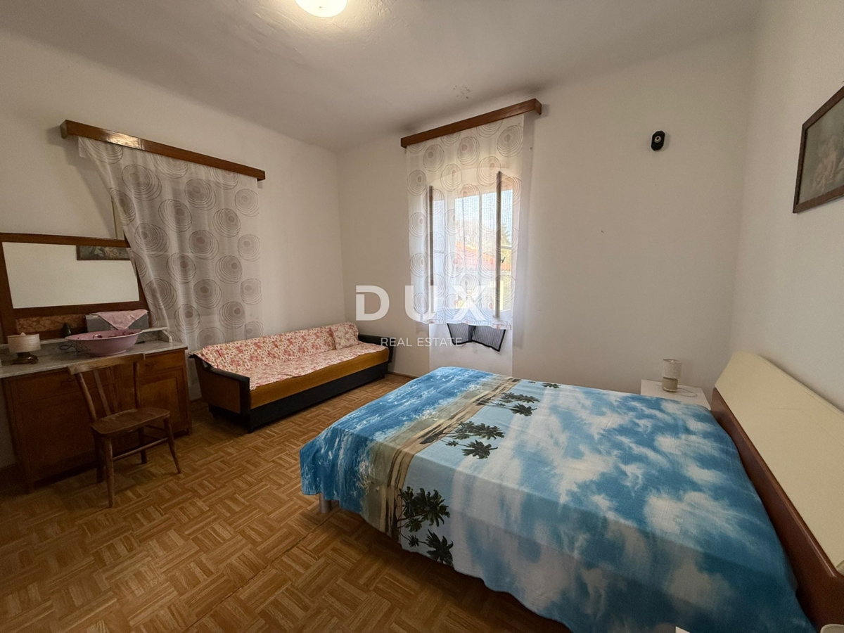 ISTRIA, PARENZO - Autentica casa istriana con due unità abitative