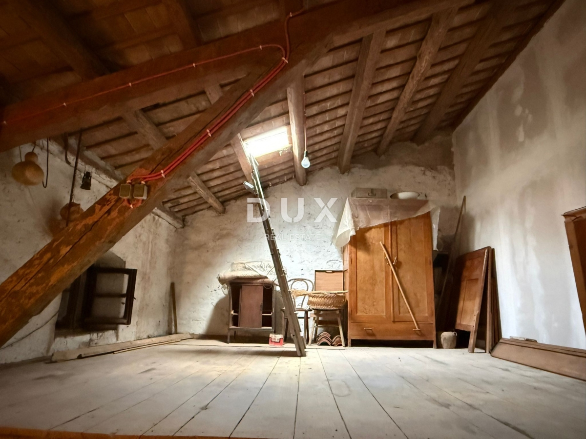 ISTRIA, PARENZO - Autentica casa istriana con due unità abitative