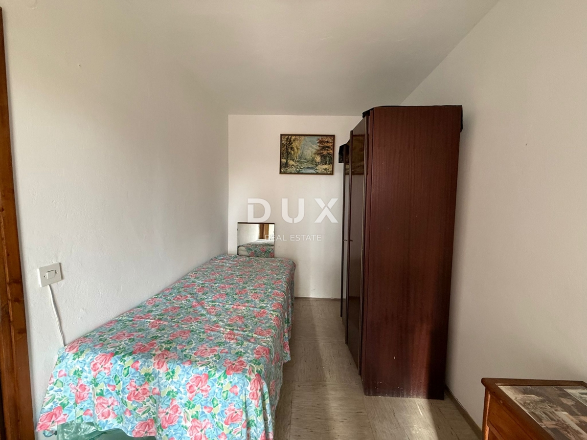 ISTRIA, PARENZO - Autentica casa istriana con due unità abitative