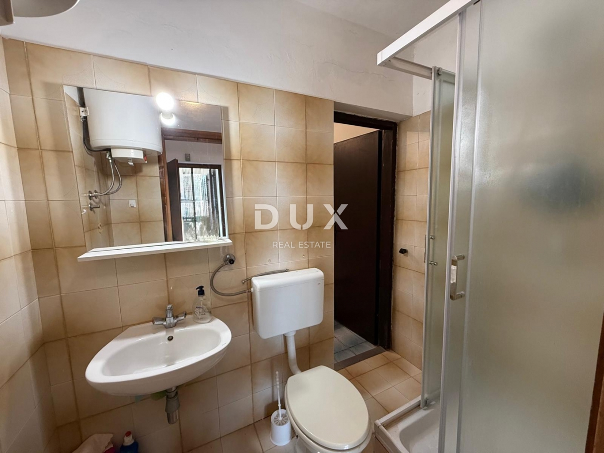 ISTRIA, PARENZO - Autentica casa istriana con due unità abitative